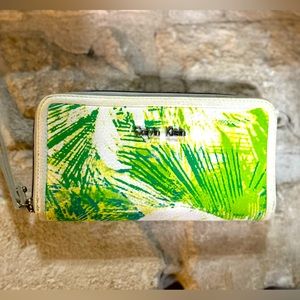 Calvin Klein plan print wrist wallet